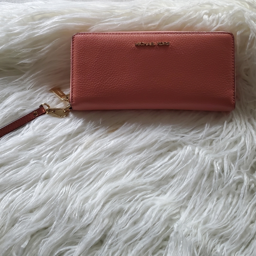 Michael Kors Coral Leather Wristlet - Picture 1 of 11